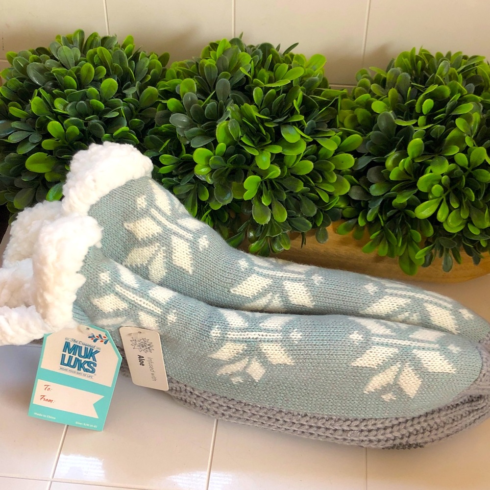 Muk Luks Light Blue and White Snowflake Slipper Socks